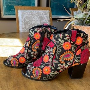 Crown Vintage Black ankle boots size 8